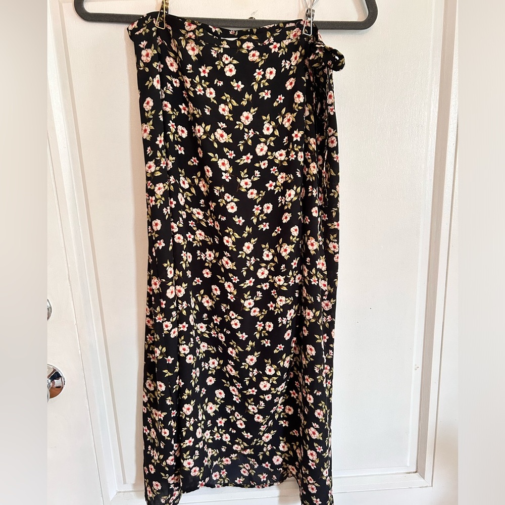 Black wrap skirt with side tie, floral print